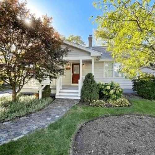 One-Bedroom Detached Tiny Cottage